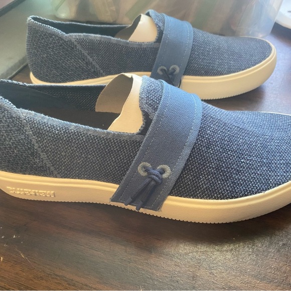 Blueview Pacific Shoes SIZE men 10 - women 11.5 Sand Dune - eco-friendly Blue - Picture 2 of 6